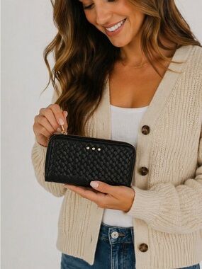 Pretty Simple Lenni Large Zip Woven Black Wallet High Quality Vegan Leather NWT